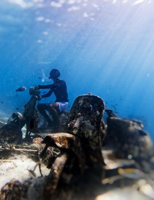 Snorkeling With Turtle and Underwater Statue in Gilis