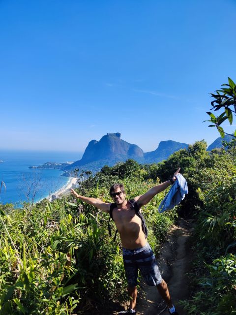Sunrise at Morro Dois Irmãos, Two Brothers With a Local