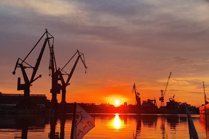 Sunset on the Shipyard and Old Town Evening Cruise - Experience Highlights