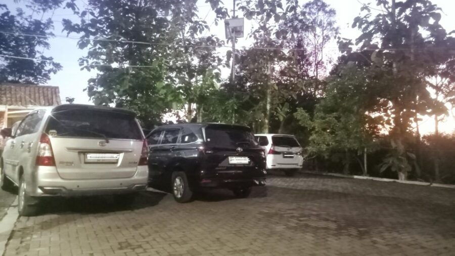 Surabaya: Private Car Charter With Driver