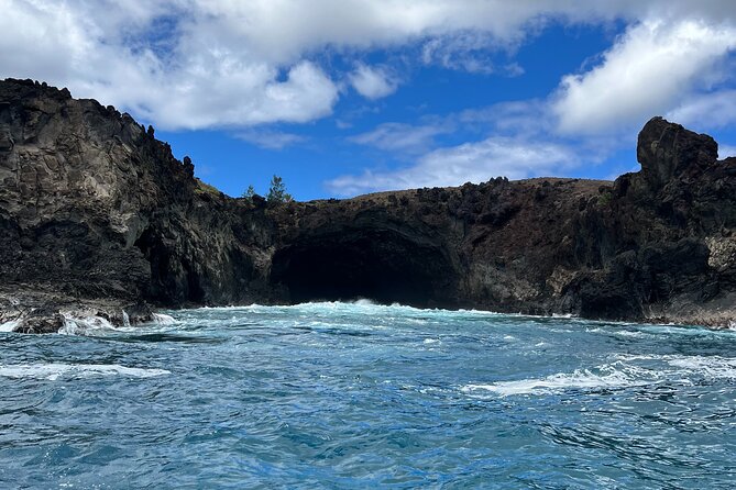 Tour to the Motus: Boat Trip and Snorkeling in Rapa Nui