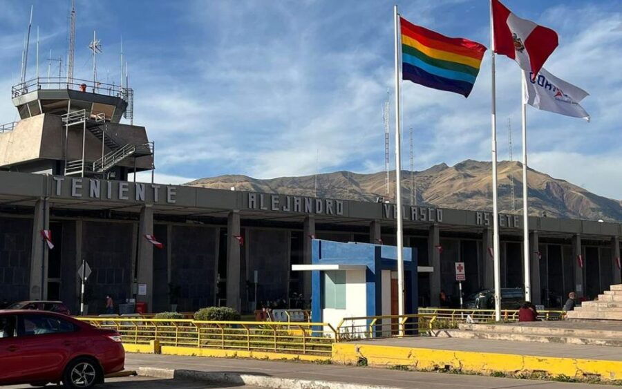 Transport:Cusco Airport to Hotel by Bus for 12-30 Passengers - Booking Requirements and Process