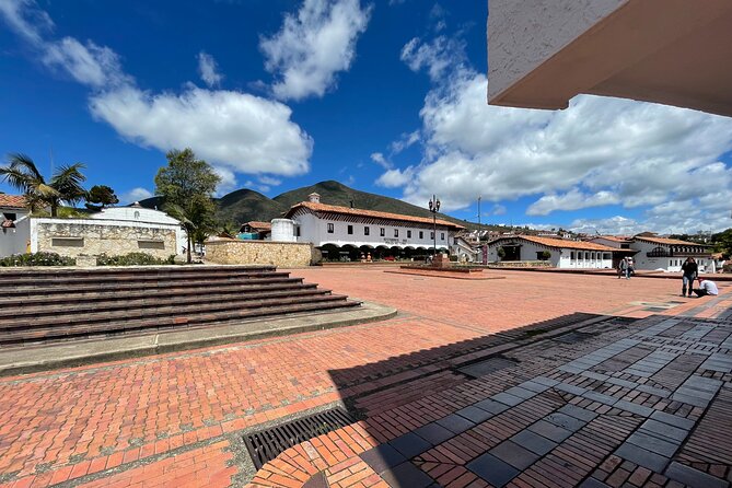 Uncover Hidden Gems: Casa Loca & Guatavita