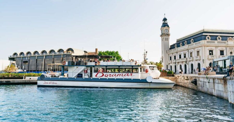 Valencia: Motor Catamaran Cruise With Drink