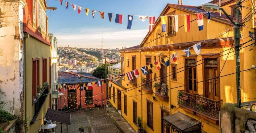 Valparaiso: Guided Walking Tour With Ascensor Rides - Good To Know