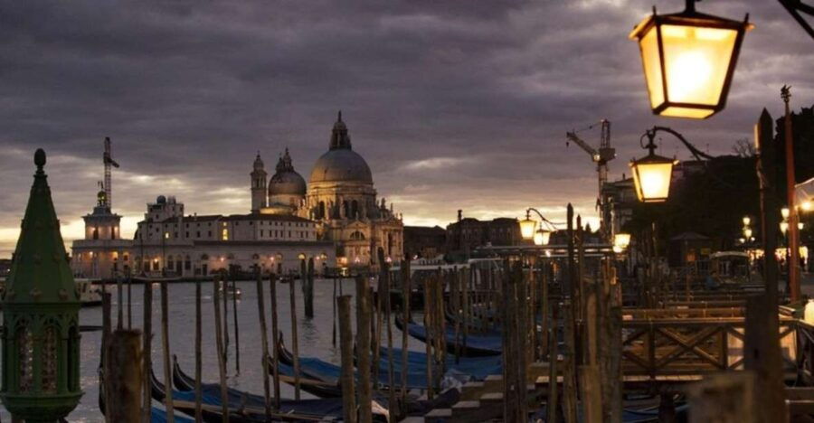 Venice: 2-Hour Private Walking Tour at Night - Accessibility and Private Group Option