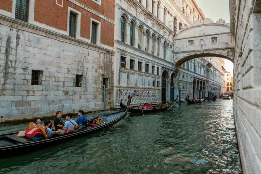 Venice: Doge's Palace and Basilica Tour With Gondola Ride - Booking Information