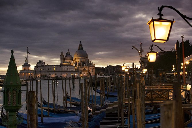 Venice: Ghosts and Legends Walking Tour With Bar Hop - Good To Know