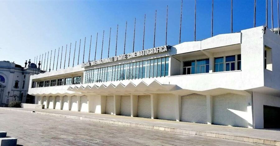 Venice Lido: Bike Tour With a Local on the Island of Cinema