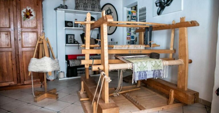 Villacidro: Sardinian Weaving Workshop Local Experience