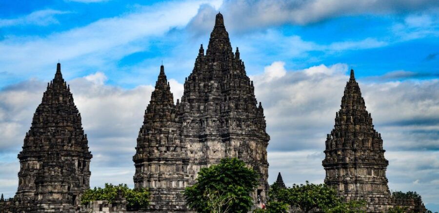 Yogyakarta : Borobudur & Prambanan With Guide & Climb Ticket
