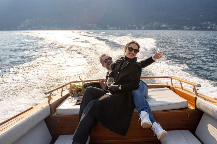 1 or 2-Hour Classic Wooden Boat Tour With Prosecco - Languages Offered