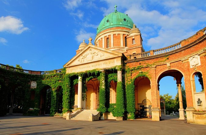 (180min) Zagreb Leisure Tour-More Ride up to the Mirogoj Cemetery