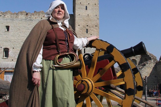 2-Hour Guided Walking Tour of Tallinn - Command: