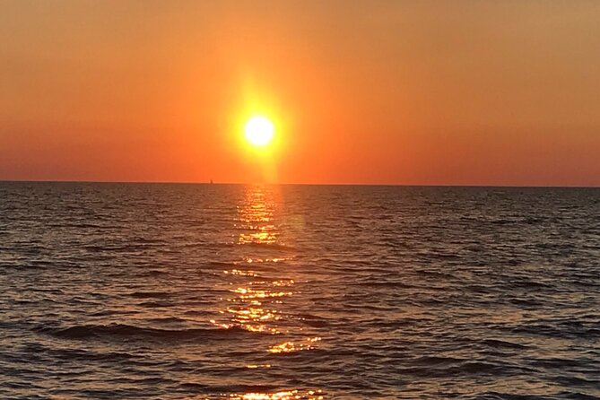 3-Hour Sunset Dolphin Spotting and Dinner in Medulin Archipelago - Sunset Dolphin Spotting Experience