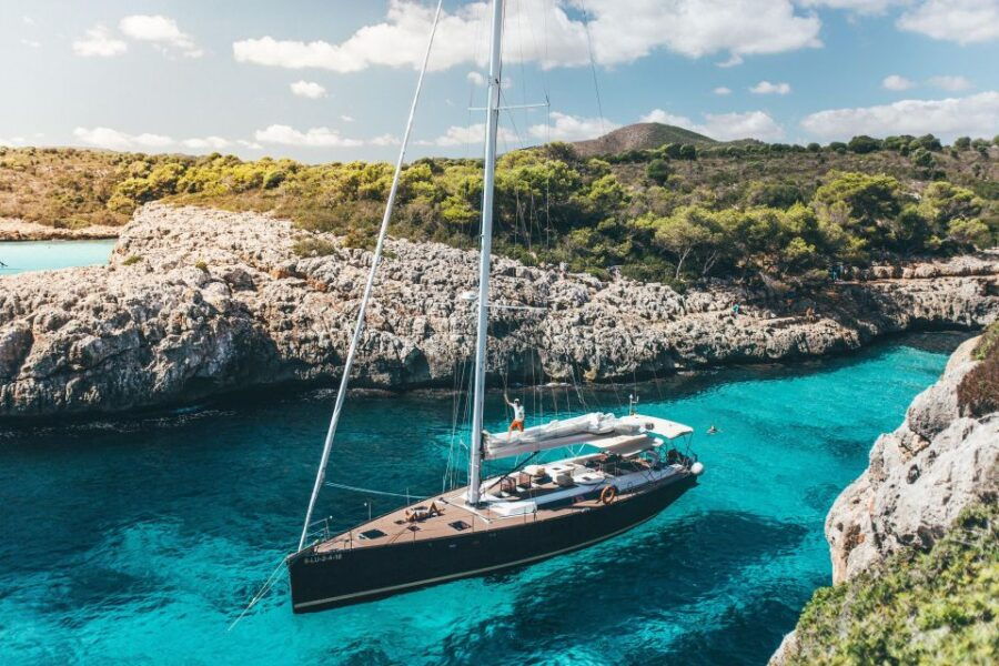 Alcudia: Unique All-inclusive Half-Day Sailing Trip
