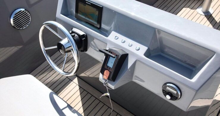 Boat Rental in Santa Maria Di Leuca · Mana 23 (2024) - Languages and Experience