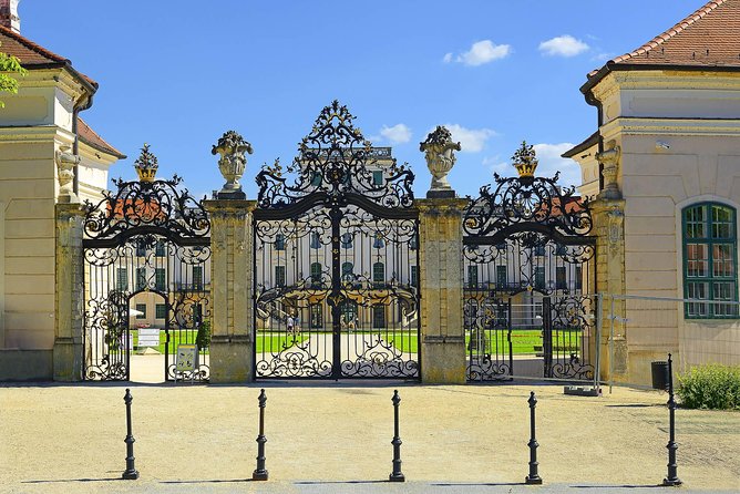 Budapest-Vienna One-Way Sightseeing Transfer - Tour Details