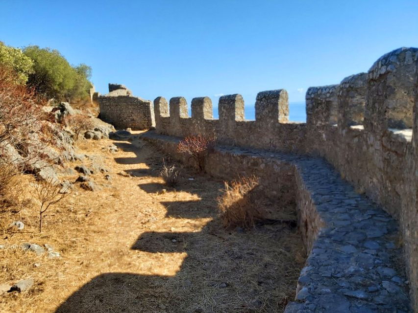 Cefalú: La Rocca Archaeological Park Guided Hiking Tour