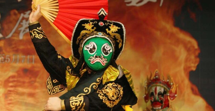 Chengdu: Illuminated Night Tour With Sichuan Opera or Hotpot - Good To Know