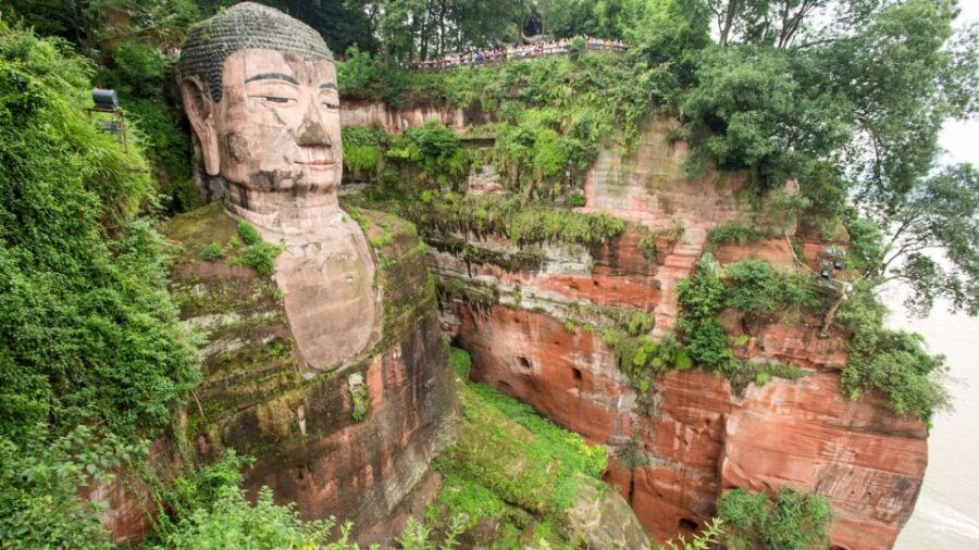 Chengdu: Private Day Tour to the Leshan Giant Buddha