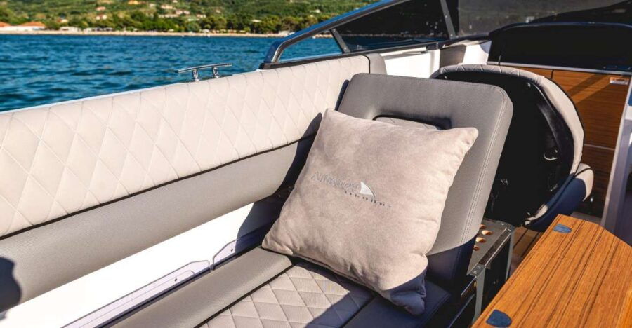 Exclusive Experience: 1h One Hour Luxury Tour on Lake Como - Boat and Itinerary Details