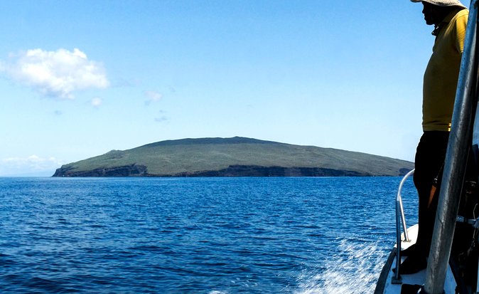 Full-Day Pinzon Island Snorkeling and Fishing - Tour Details