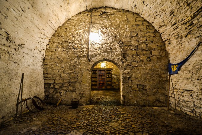 Prague Old Town, Medieval Underground and Dungeon Historical Tour - Tour Highlights