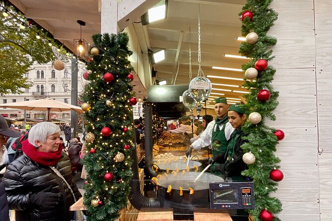 Private Budapest Christmas Market Tour With Chimney Cake & Mulled Wine - Inclusions and Experiences