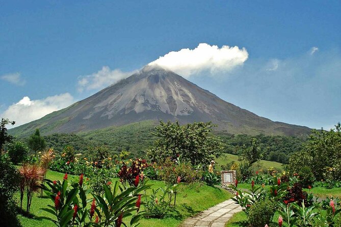 Private Transfer: From Liberia Airport To Arenal- La Fortuna, San Carlos - Service Description