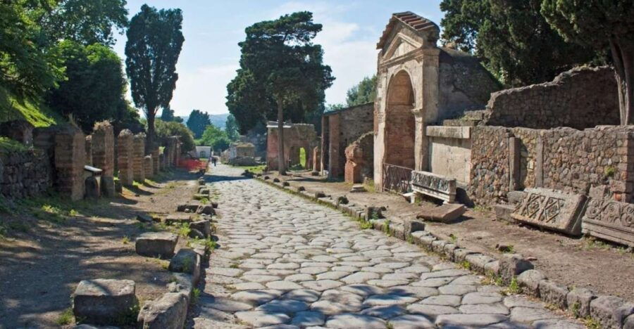 Secrets of Pompeii: a Journey Back in Time Guided Tour