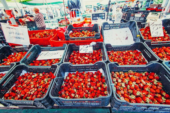 Snacks and Bites in Vilnius Local Market - Market Overview