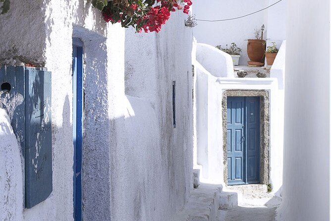 The Highlights of Santorini on a Mini Bus Daily Sunset Tour - Tour Overview