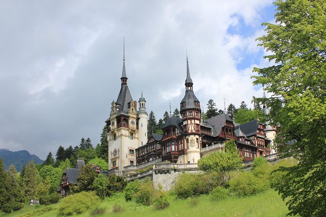Tour of the 3 Castles: Bran, Rasnov and Peles in Spanish (Native Spanish Guide). - Castle Highlights