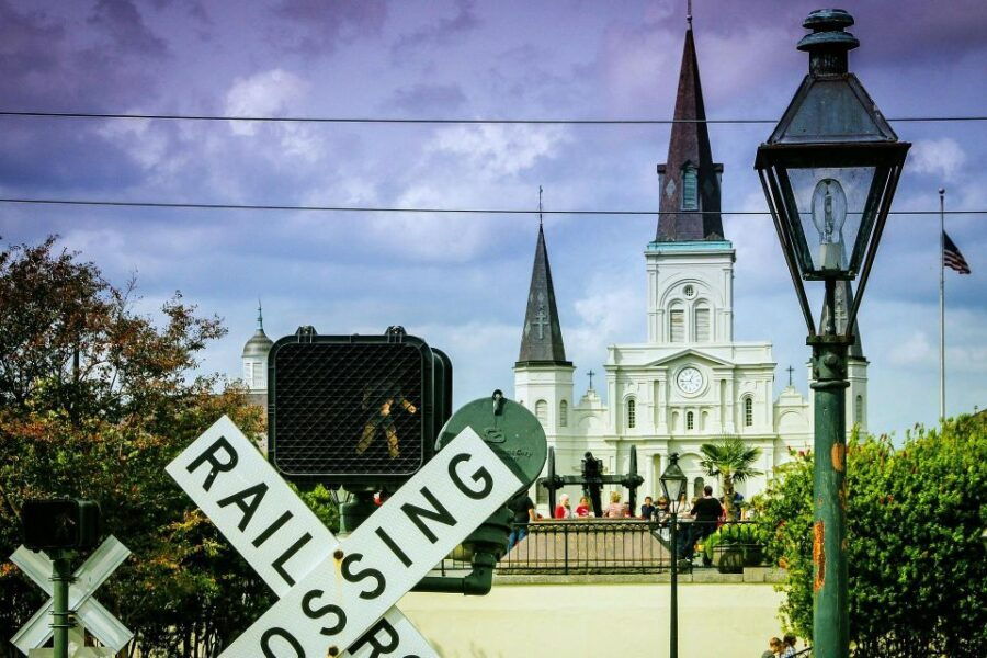 Vibrant Vistas: Upper French Quarter Walking Tour