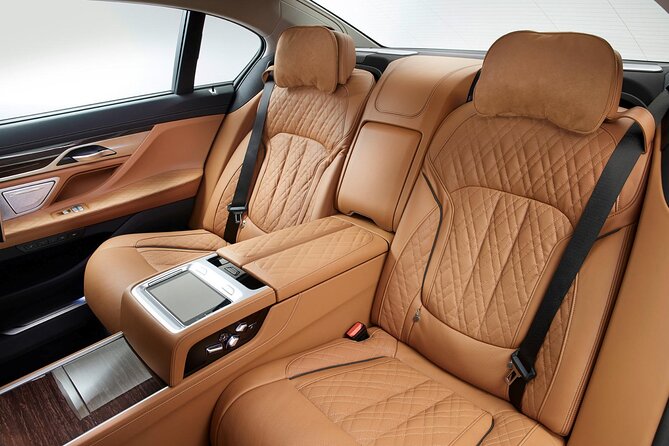 Arrival Private Transfer From Cardiff Airport CWL to Cardiff by Luxury Vehicle - Pickup and Drop-off Details