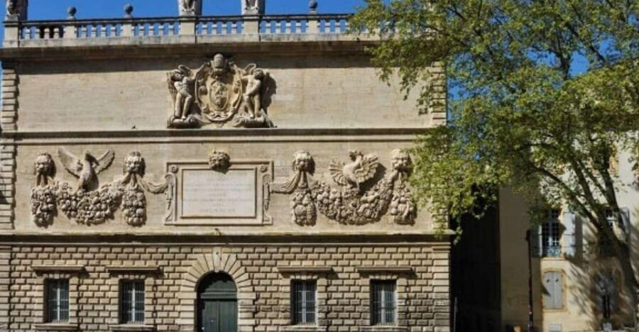 Avignon: Emblematic Squares Tour
