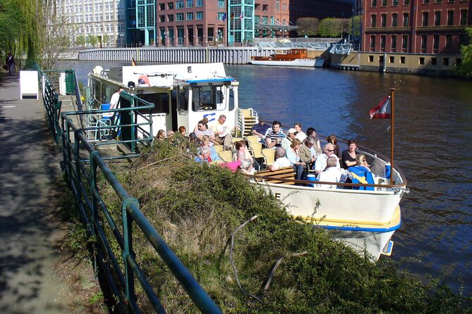 Berlin-Spree Cruise With Live Cityscape Explanation on the MS Audrey - Cityscape Commentary