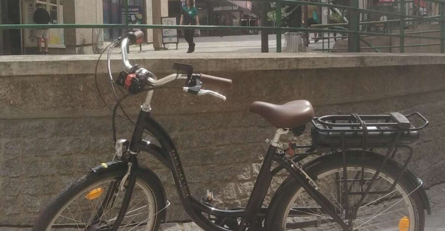 Electric Bike Rental in Paris (8h)