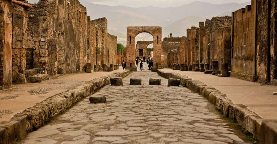 Excellent Pompeii Guided Tour With a Licensed Guide..