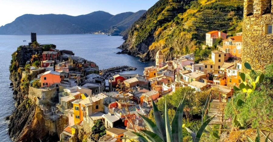 From Florence: Round-trip Transfer to Pisa & Cinque Terre
