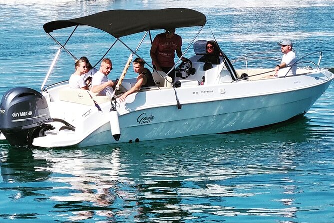 From Makarska: Zlatni Rat Bol Beach Speedboat Tour With Swimming - Location Details