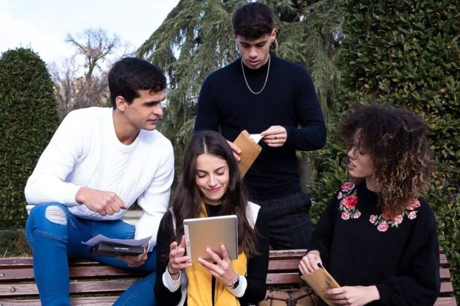 Huesca: Urban Outdoor Escape Room Game