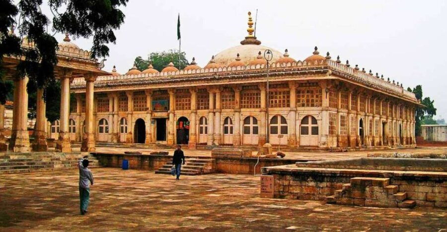 Private Transfer From Udaipur To Ahmadabad