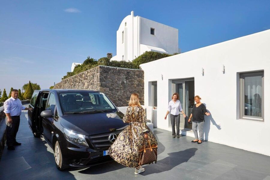 Santorini: Couples' Massage With Dinner & Day Access to Pool