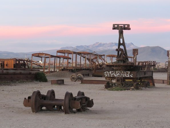 Sunset and Stargazing at Train Cemetery (Cementerio De Trenes) From Uyuni - Overview of the Train Cemetery Experience