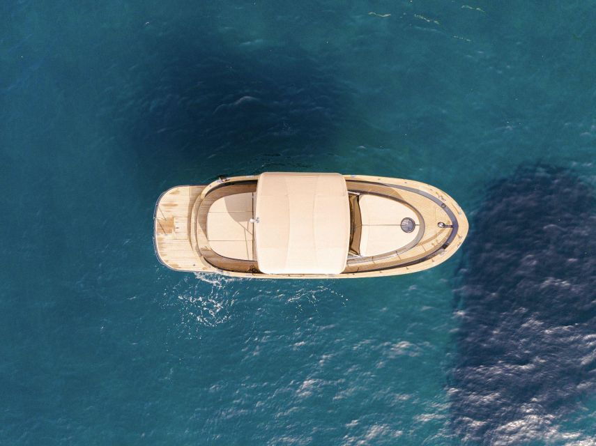 Tour Capri: Discover the Island of VIPs by Boat