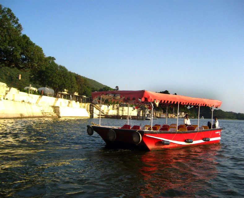 Udaipur: Evening Boat Ride With Puppet Show and Dinner - Good To Know