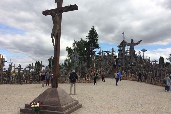 Vilnius to Riga Day Trip: The Hill of Crosses, Rundale Palace and Bauska Castle - Reviews and Ratings