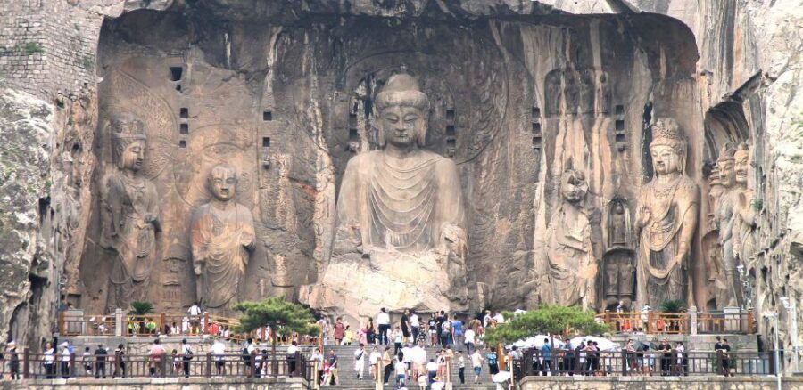 Zhengzhou: Private Tour to Shaolin Temple & Longmen Grottoes